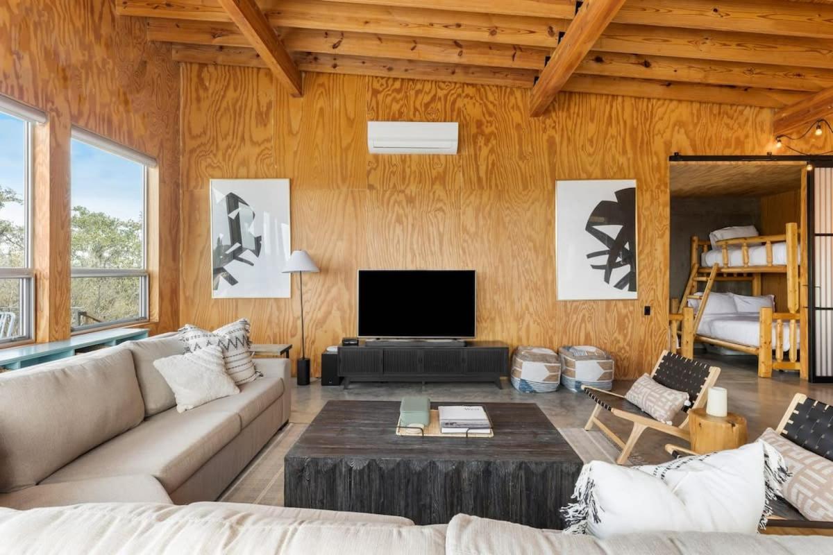 Lazo House - Riverfront With Overlooking Llano River Exterior photo